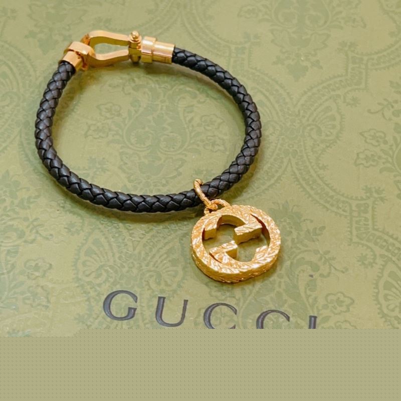 G*u*i bracelets